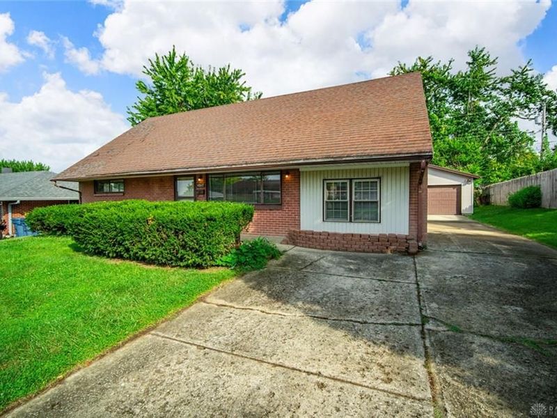 4867 Rittenhouse Drive, Huber Heights, OH 45424 Photo 3