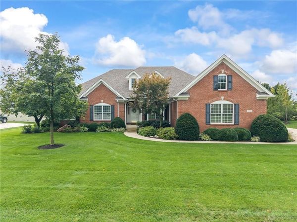 2730 Meadowpoint Drive, Troy, OH 45373