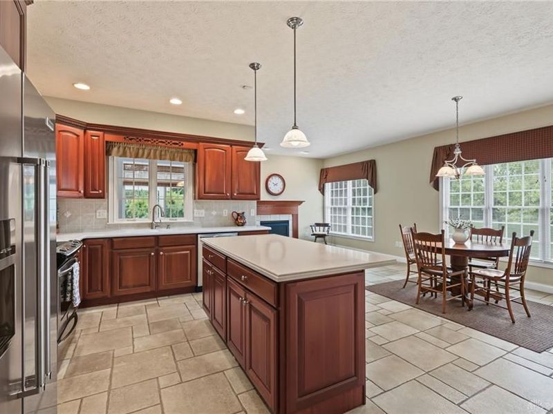 2730 Meadowpoint Drive, Troy, OH 45373 Photo 12