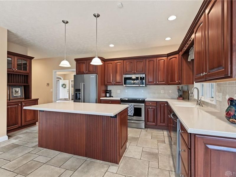 2730 Meadowpoint Drive, Troy, OH 45373 Photo 14