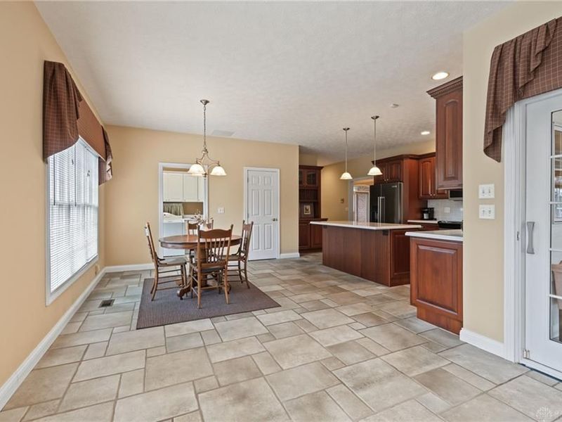 2730 Meadowpoint Drive, Troy, OH 45373 Photo 18