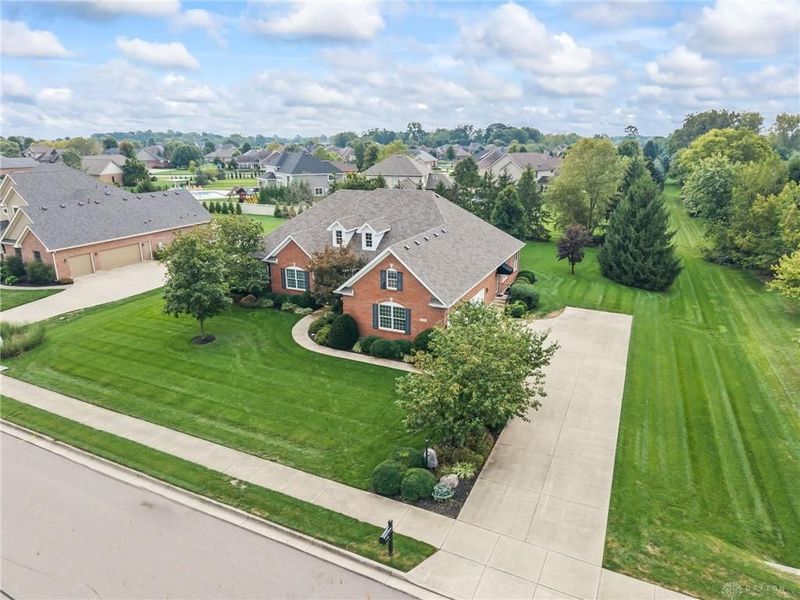 2730 Meadowpoint Drive, Troy, OH 45373 Photo 2