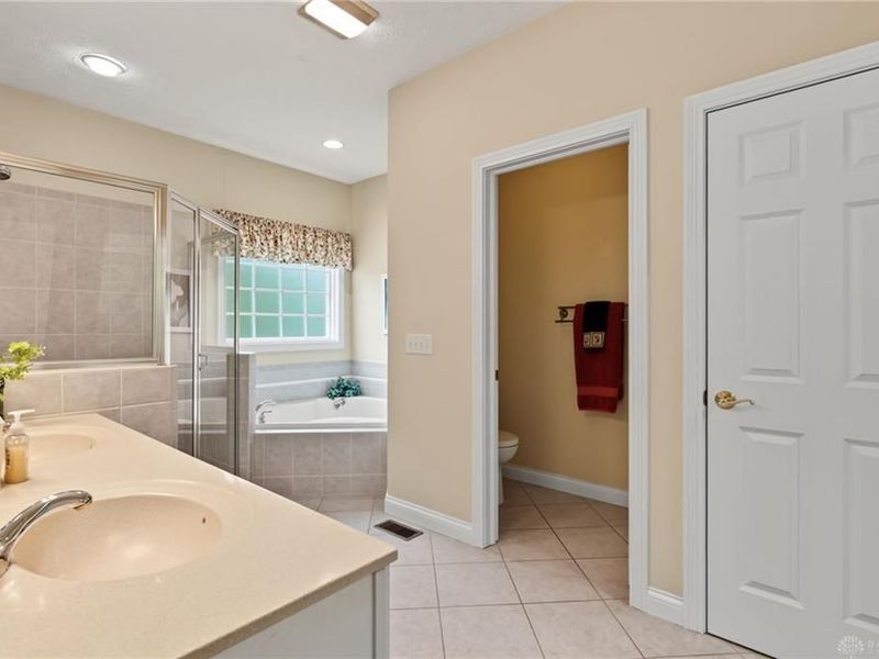 2730 Meadowpoint Drive, Troy, OH 45373 Photo 24