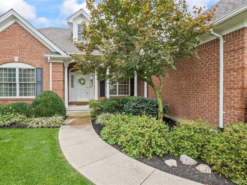 2730 Meadowpoint Drive, Troy, OH 45373 Photo 3