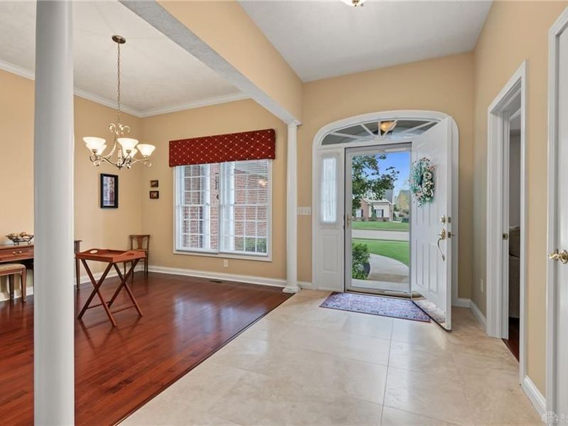 2730 Meadowpoint Drive, Troy, OH 45373 Photo 6