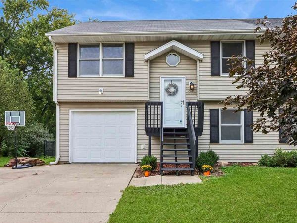 307 Parkview Ct, North Liberty, IA 52317