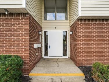 9 Southcreek Court, Unit B, East Amherst, NY 14051