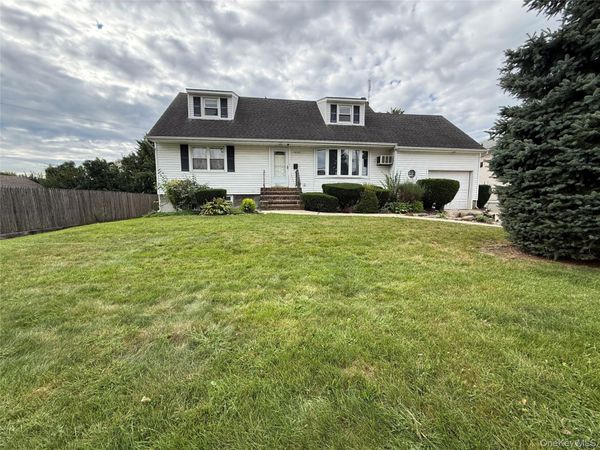 3624 Ionia Street , Seaford, NY 11783