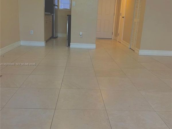 10901 N Kendall Dr , Unit 207, Miami, FL 33176