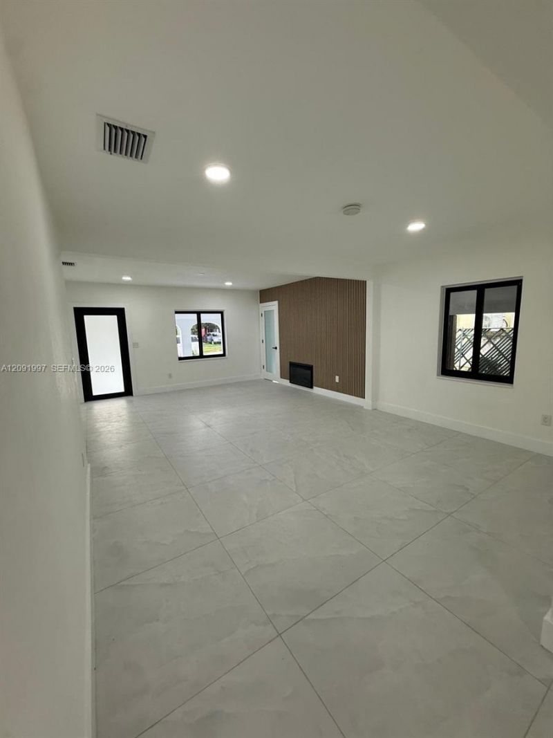 3151 NW 2nd St , Miami, FL 33125 Photo