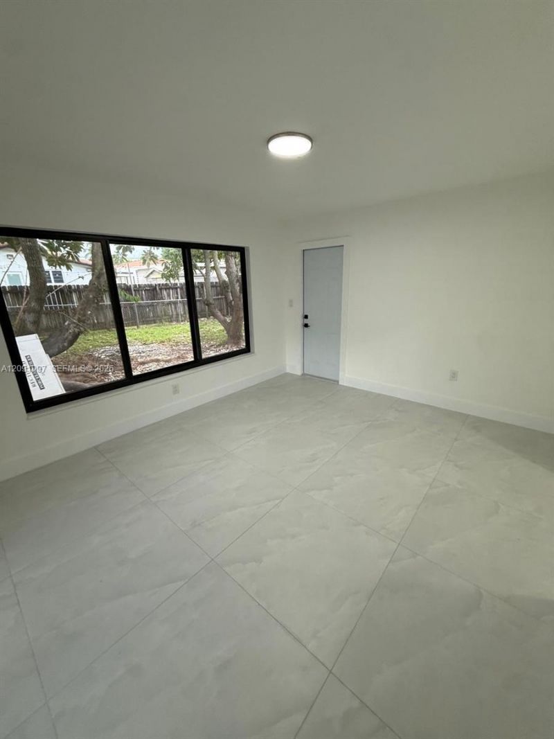 3151 NW 2nd St , Miami, FL 33125 Photo