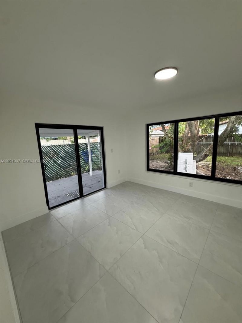 3151 NW 2nd St , Miami, FL 33125 Photo