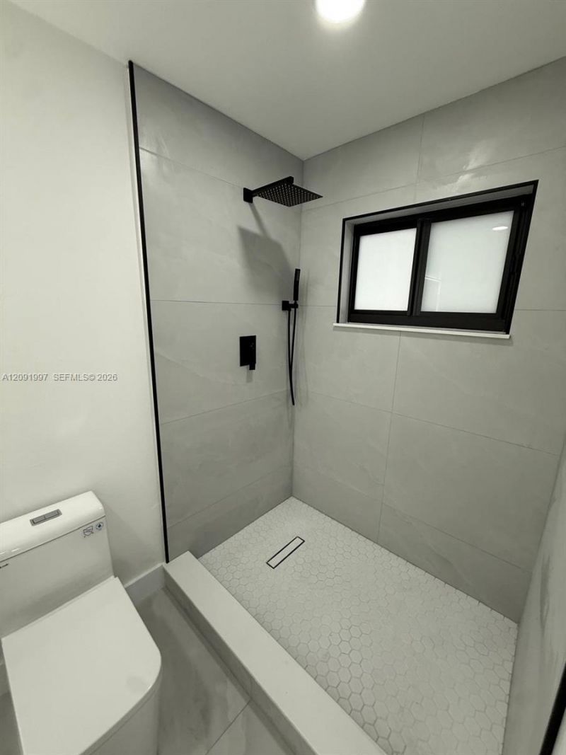 3151 NW 2nd St , Miami, FL 33125 Photo