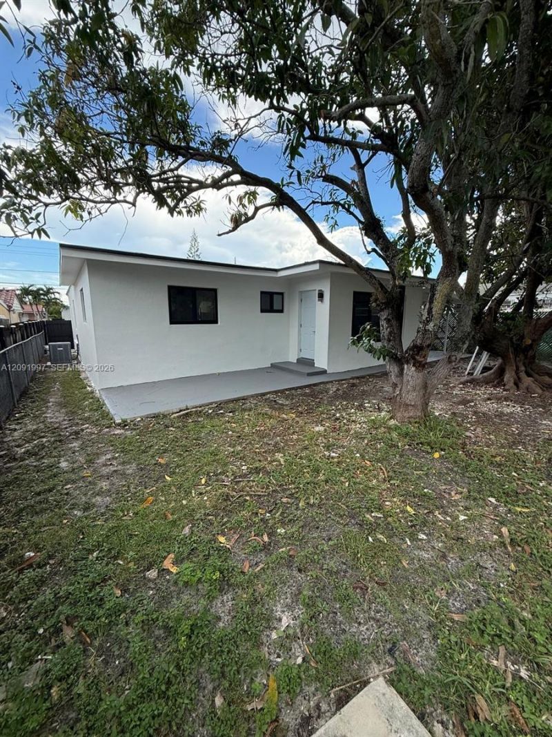 3151 NW 2nd St , Miami, FL 33125 Photo