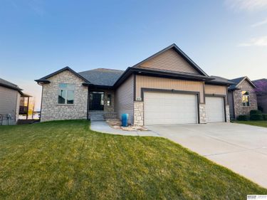 2831 Shadowbrook Drive, Lincoln, NE 68516