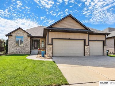 2831 Shadowbrook Drive, Lincoln, NE 68516