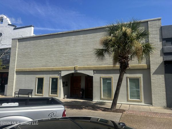 633 Delmas Avenue, Pascagoula, MS 39567
