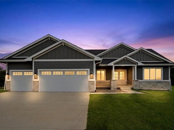 475 SE Walnut Woods Drive, West Des Moines, IA 50265