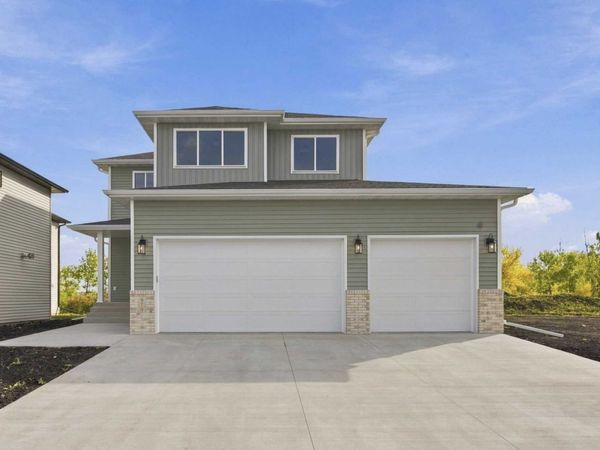 979 61st Avenue W, West Fargo, ND 58078