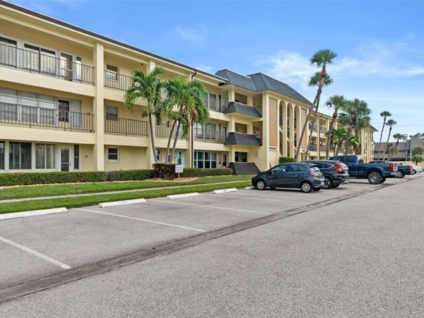 4700 COVE CIRCLE , Unit 102, ST PETERSBURG, FL 33708