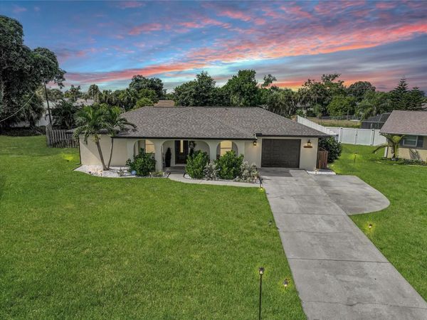 233 MALVERN DRIVE , VENICE, FL 34293