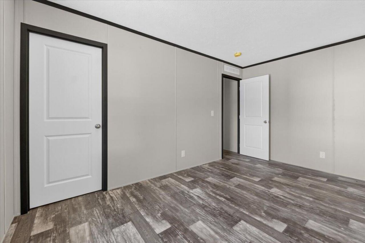 1818 Poplar Hill Drive Photo 32