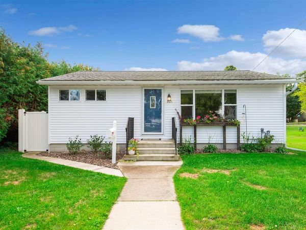 921 GLADSTONE STREET, Marinette, WI 54143