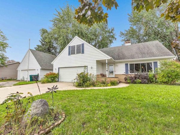 127 W CAPITOL DRIVE, Appleton, WI 54911