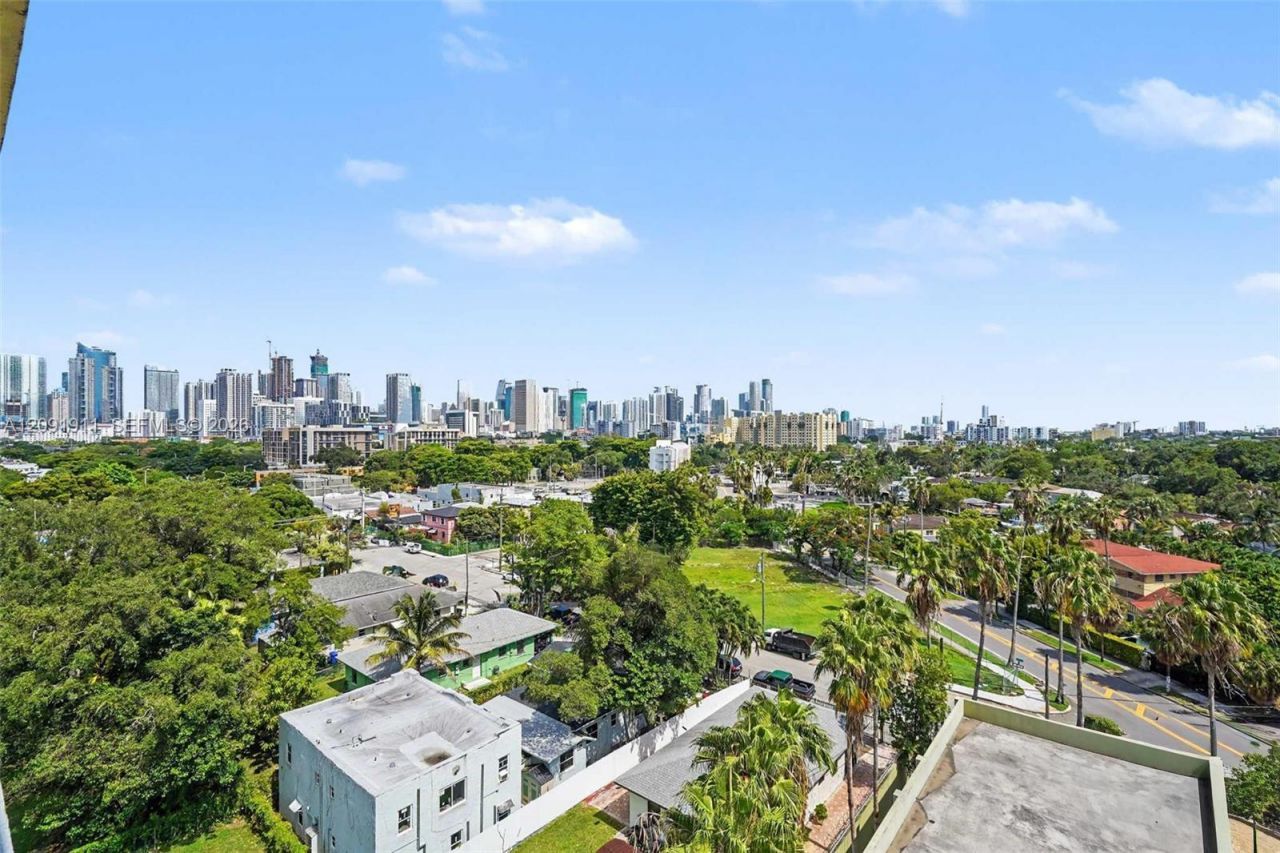 816 NW 11th St, Unit 906, Miami, FL 33136 Photo