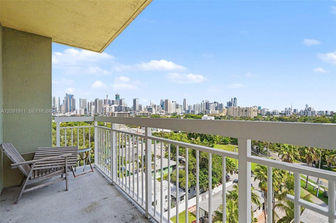 816 NW 11th St, Unit 906, Miami, FL 33136 Photo