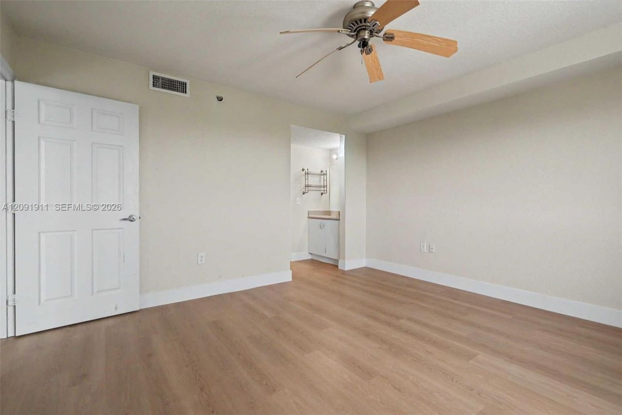 816 NW 11th St, Unit 906, Miami, FL 33136 Photo