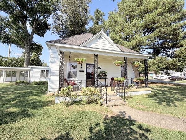 1300 Grant Street, Eldorado, IL 62930