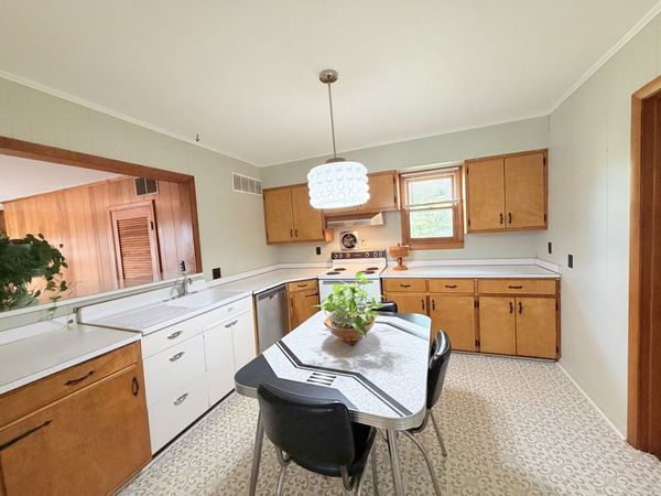 1300 Grant Street , Eldorado, IL 62930