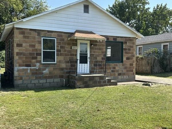 703 N Allyn Street , Carbondale, IL 62901