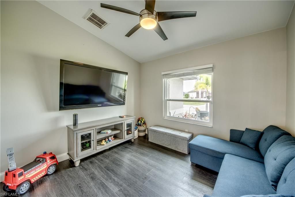 816 SW 28th Ter, Cape Coral, FL 33914 Photo