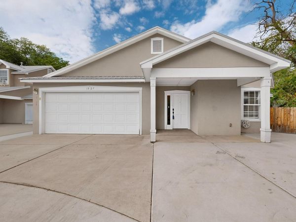 1527 Phoenix Avenue NW, Albuquerque, NM 87107
