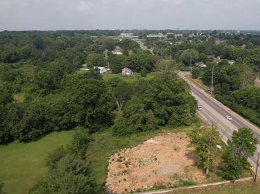 2400 Versailles Road, Lexington, KY 40504