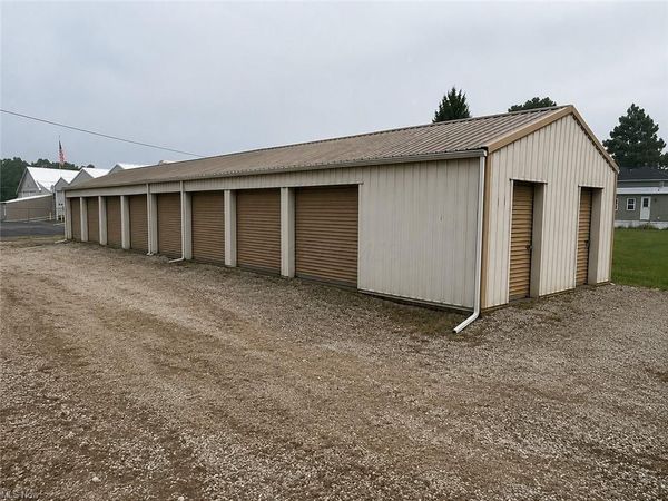 686 Buckeye Street , Coshocton, OH 43812