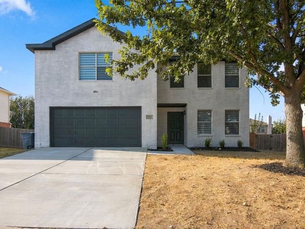 717 Redwing Drive, Saginaw, TX 76131