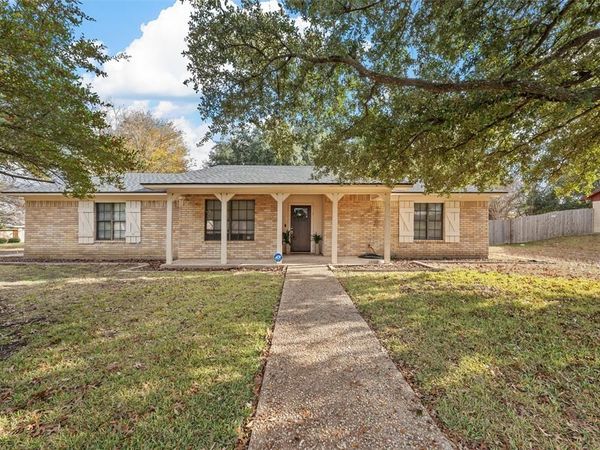 501 Aspen Incline Drive , Hewitt, TX 76643