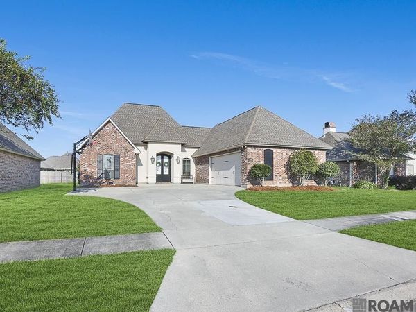 30957 Cambridge Dr, Walker, LA 70785