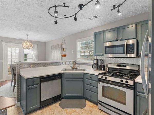 1061 Daventry Crossing, Woodstock, GA 30188