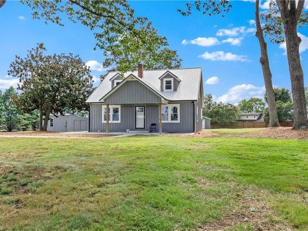 4752 W Old US Highway 421 , Hamptonville, NC 27020