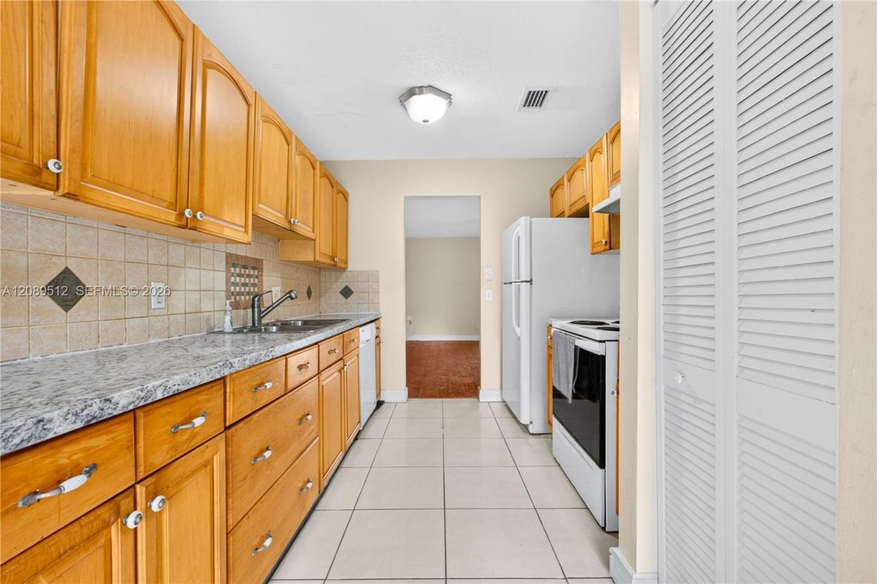 9014 NW 45th Ct, Sunrise, FL 33351 Photo