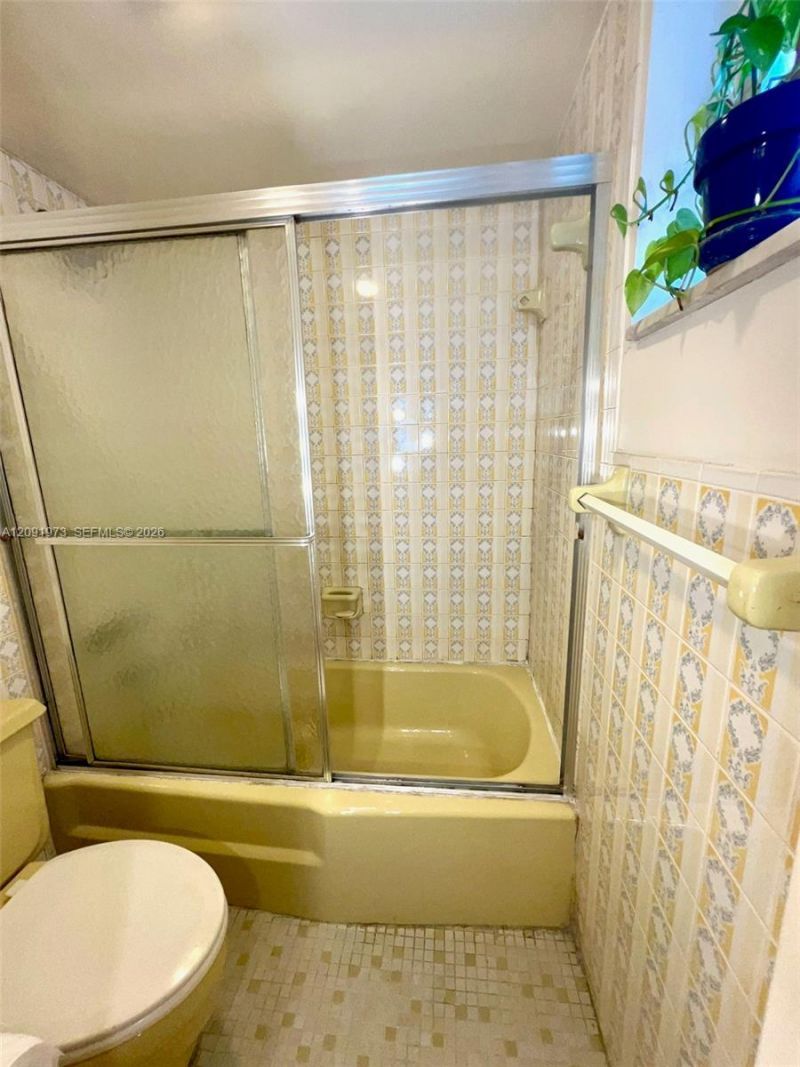 1658 Bay Rd , Unit 203, Miami Beach, FL 33139 Photo