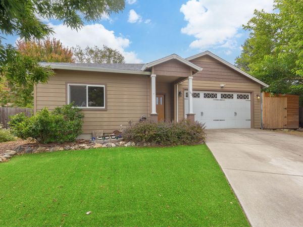 113 Chelsea Court, Phoenix, OR 97535