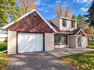 105 Amsterdam Avenue W, Hollandale, MN 56045