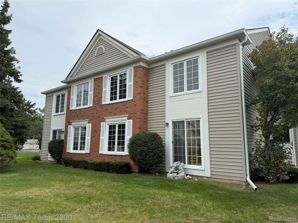 37424 Stonegate Circle, Clinton Township, Mi 48036