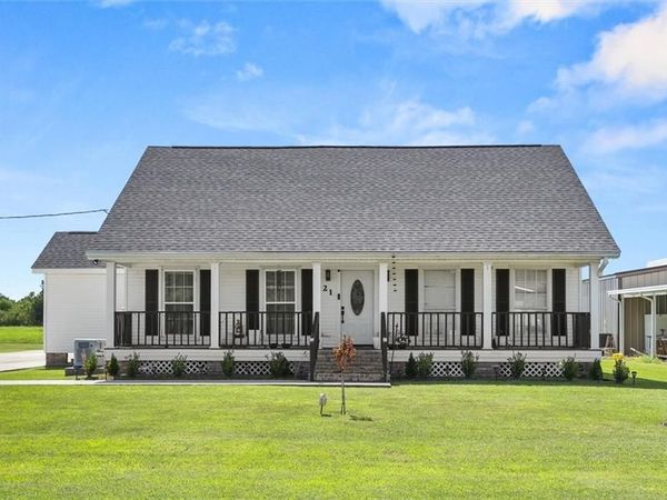 121 OLD SAFARI HEIGHTS Drive, Cut Off, LA 70345