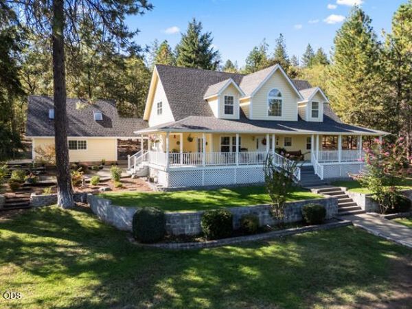2452 Hugo Road, Merlin, OR 97532